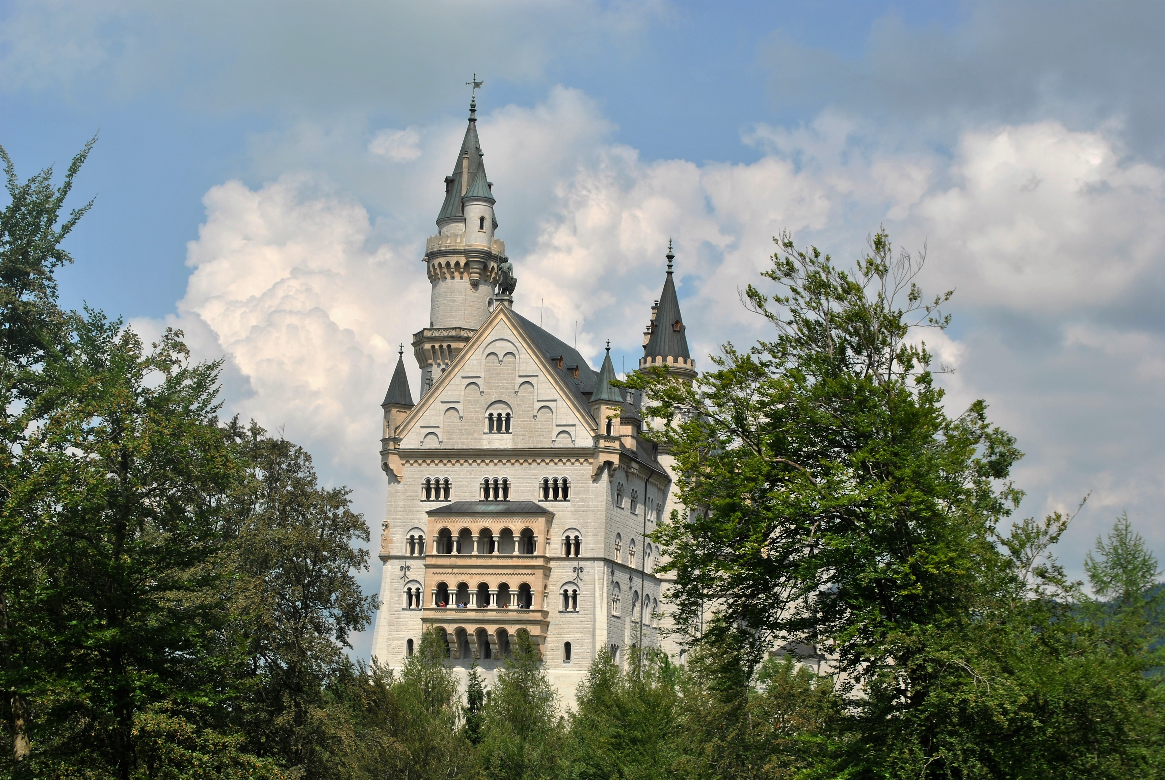 external image III_Neuschwanstein%20Castle,%20Germany%20(2).JPG